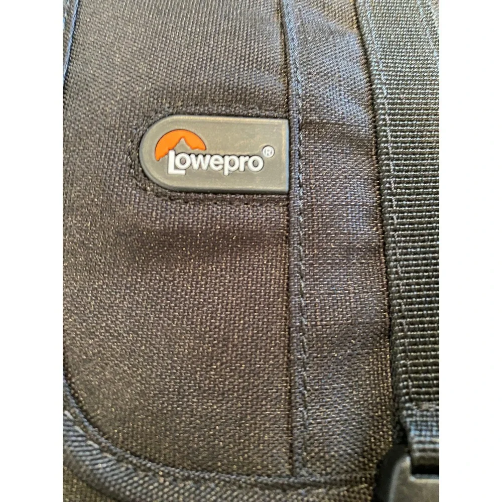 Lowepro Adverntura 140 Black‎ Camera Shoulder Bag Padded Adjustable Dividers